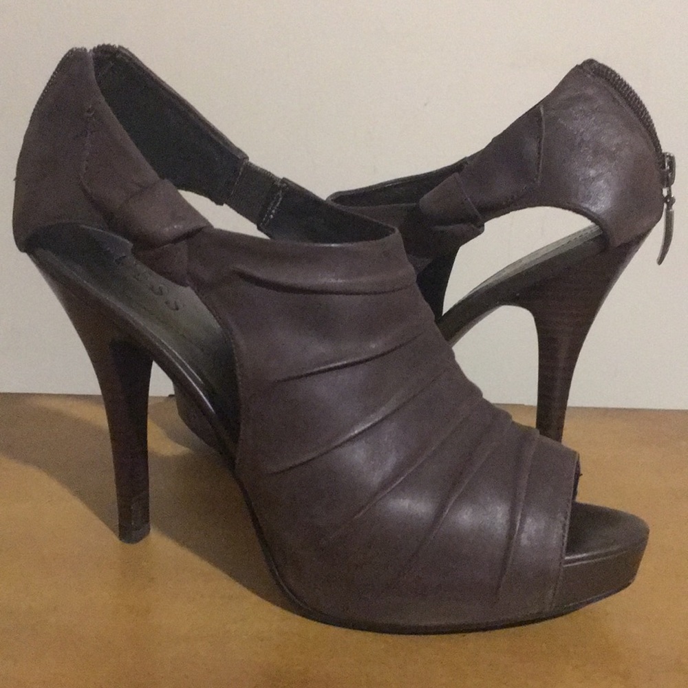 Ladies Guess peep toe heels.